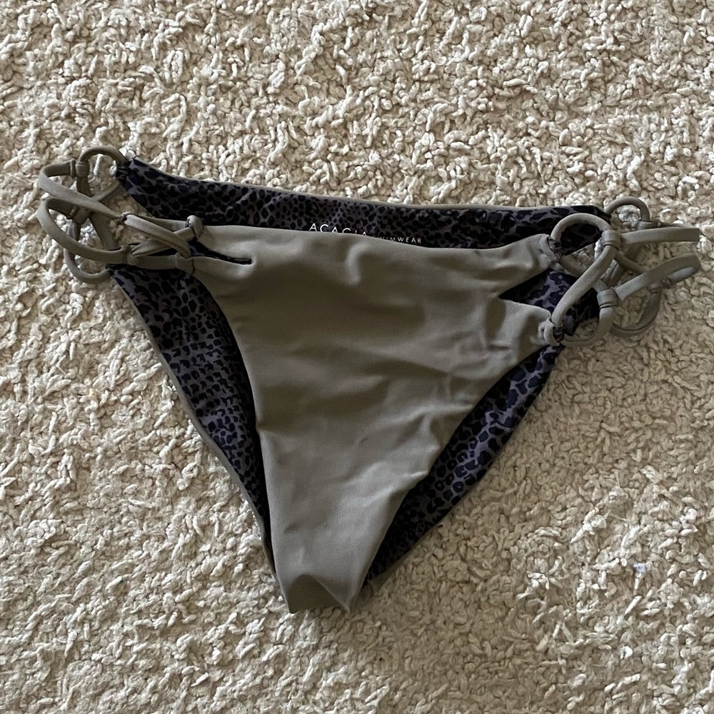 Acacia nusa bottoms